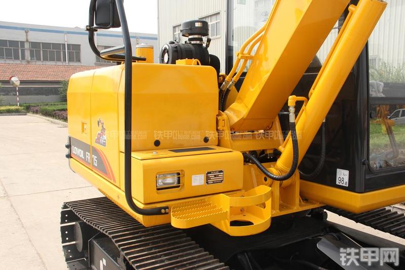 雷沃重工FR75挖掘机局部