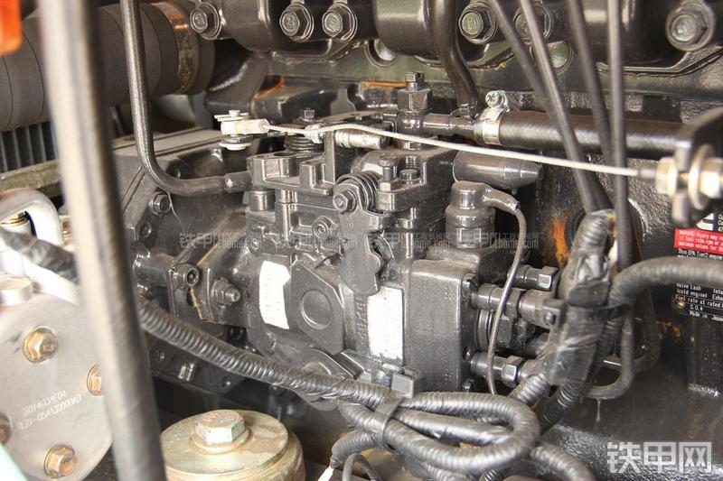 雷沃重工FR75挖掘机局部