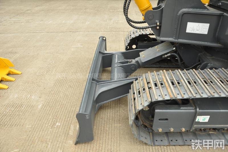 柳工CLG906D挖掘机局部