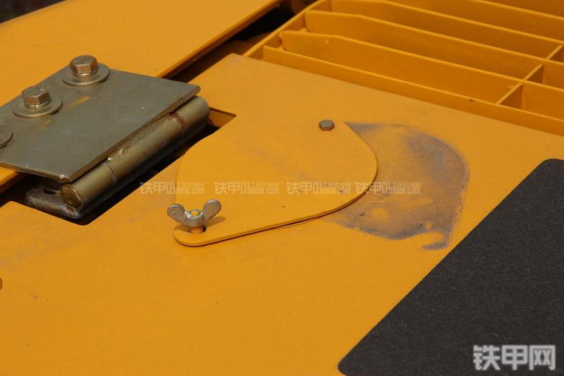 雷沃重工FR75挖掘机局部