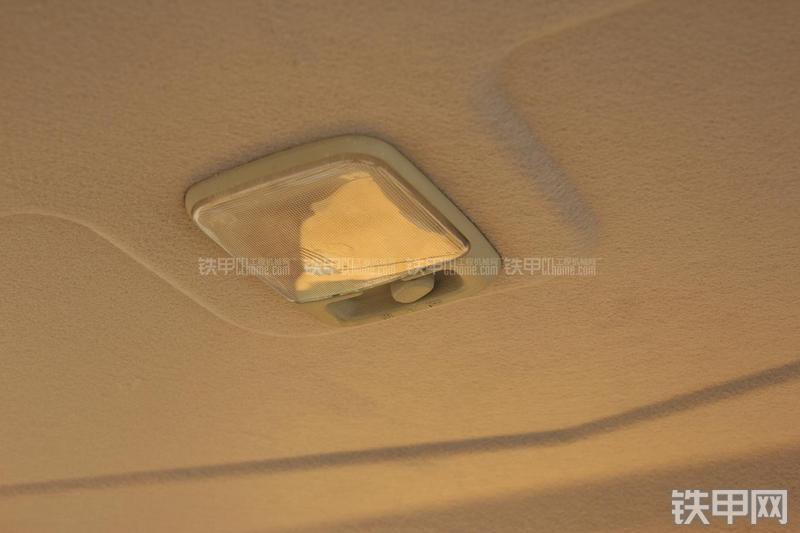 雷沃重工FR75挖掘机局部