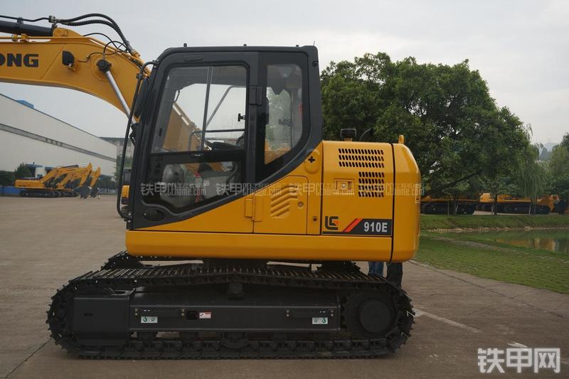 柳工CLG910E挖掘机局部