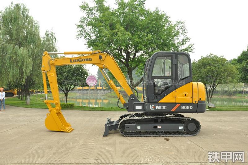 柳工CLG906D挖掘机整机外观