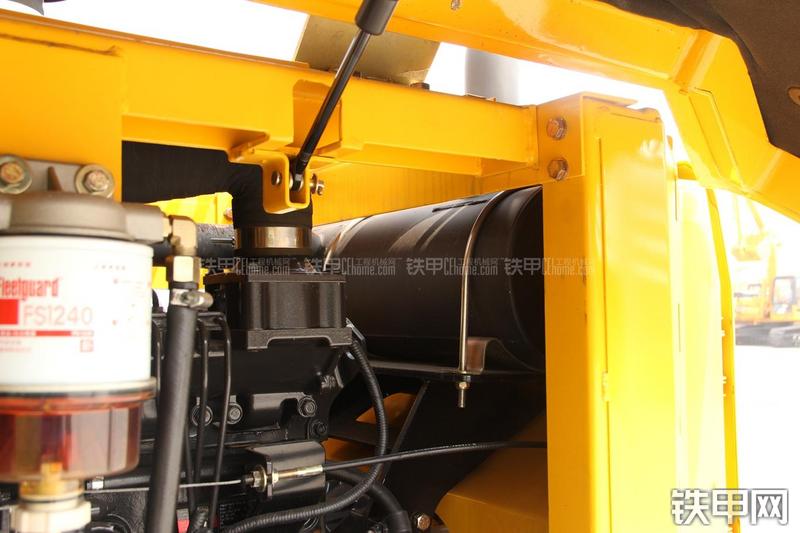 雷沃重工FR75挖掘机局部