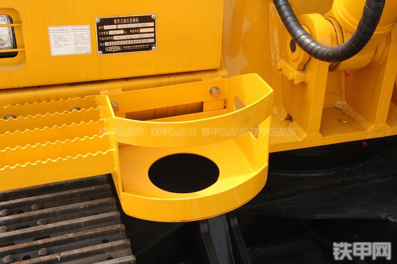 雷沃重工FR75挖掘机局部