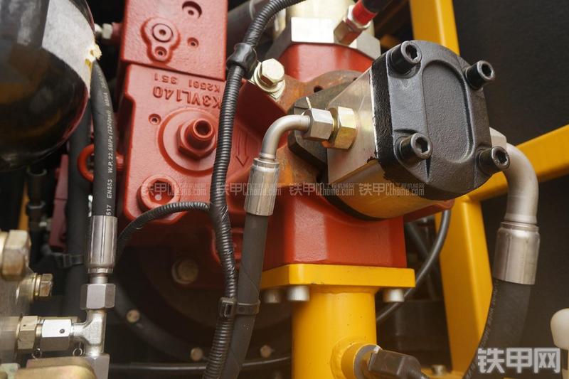 柳工CLG910E挖掘机局部