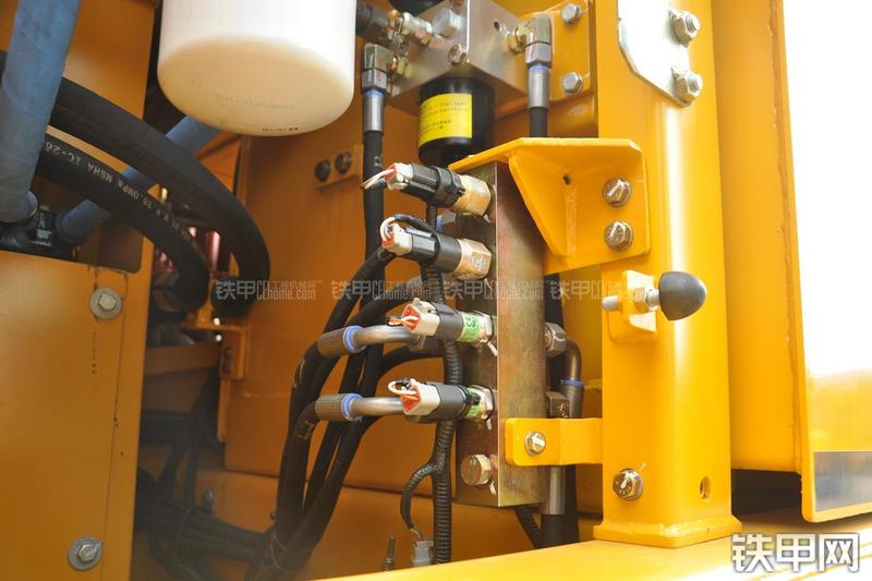 柳工CLG936E挖掘机局部