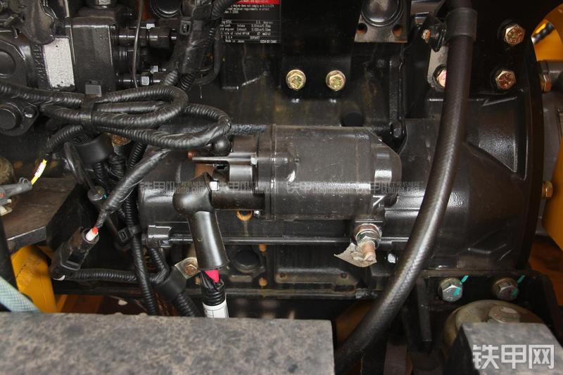 雷沃重工FR75挖掘机局部