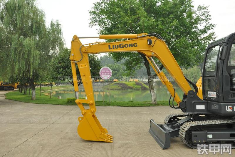 柳工CLG906D挖掘机局部