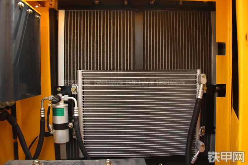 雷沃重工FR75挖掘机局部