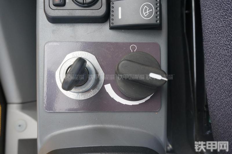 柳工CLG922E挖掘机局部