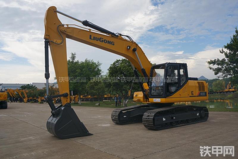 柳工CLG922E挖掘机整机外观