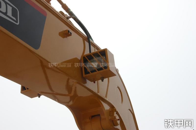 雷沃重工FR75挖掘机局部