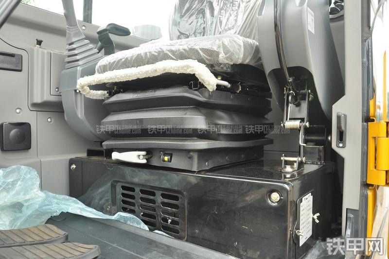 柳工CLG906D挖掘机局部