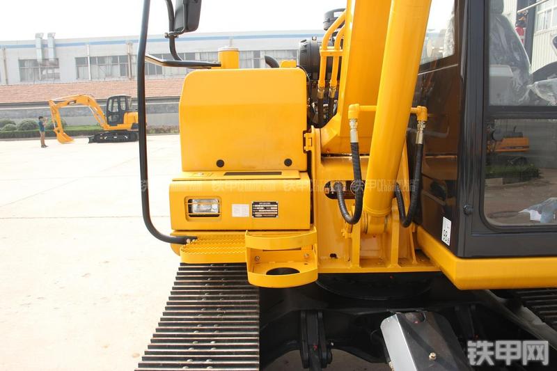 雷沃重工FR75挖掘机局部