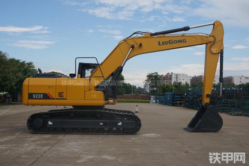 柳工CLG922E挖掘机整机外观