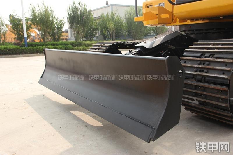 雷沃重工FR75挖掘机局部