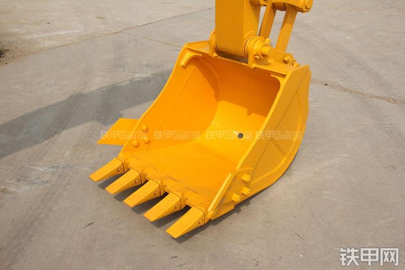 雷沃重工FR75挖掘机局部