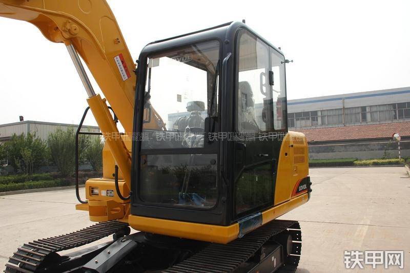 雷沃重工FR75挖掘机局部