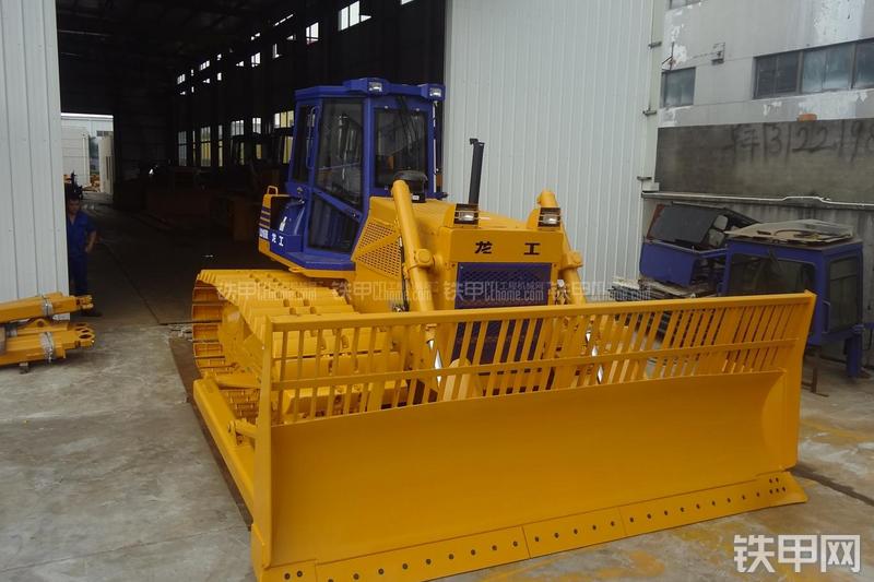 龙工LD160R推土机整机外观