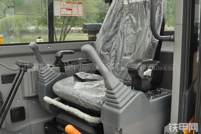 柳工CLG906D挖掘机局部