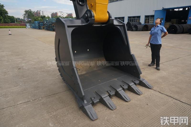 柳工CLG948E挖掘机局部