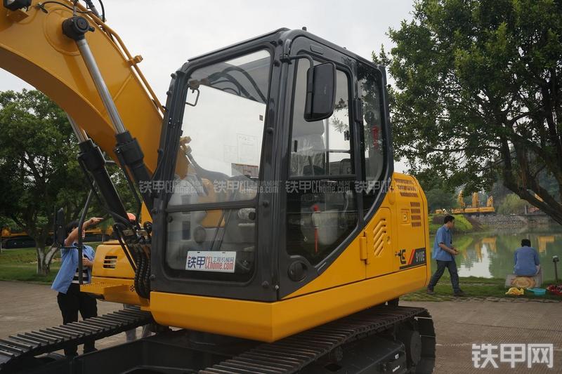 柳工CLG910E挖掘机局部