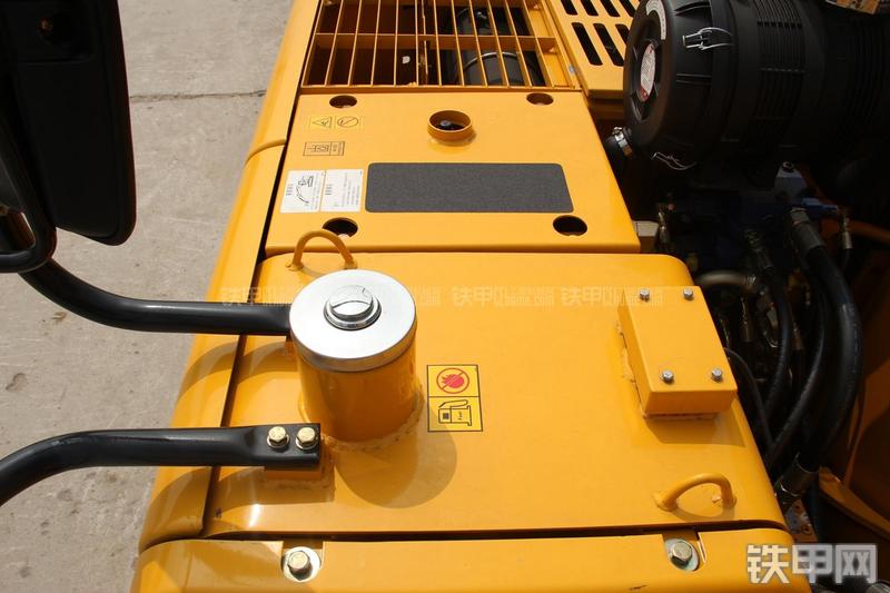 雷沃重工FR75挖掘机局部