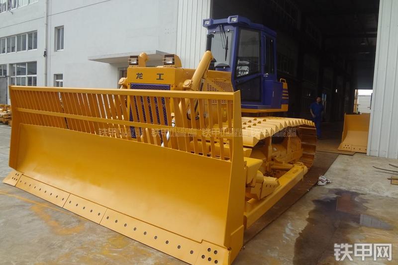 龙工LD160R推土机整机外观