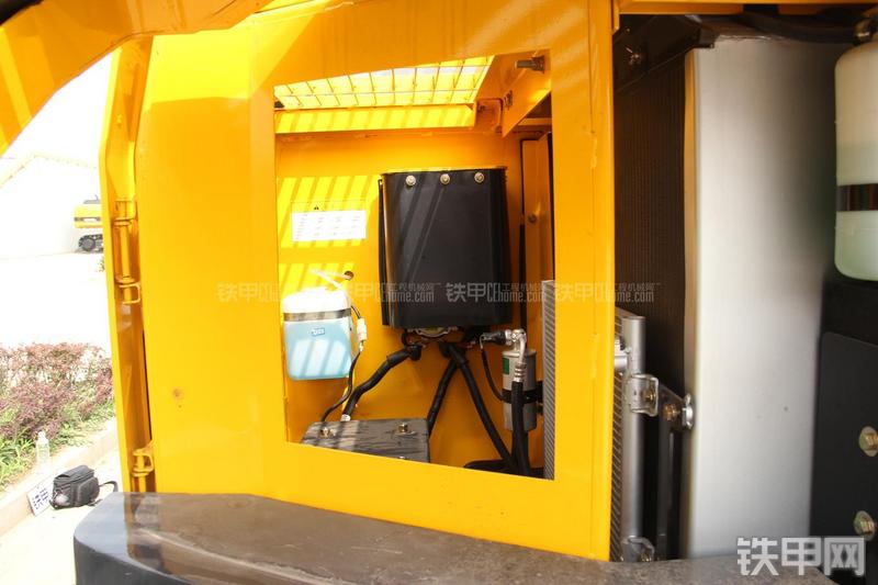 雷沃重工FR75挖掘机局部