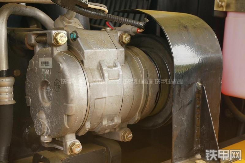 柳工CLG910E挖掘机局部