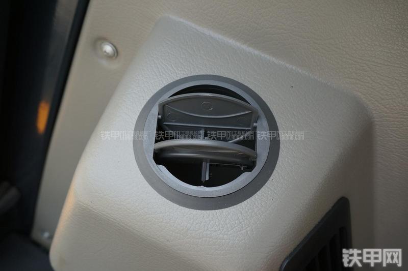 雷沃重工FR60挖掘机局部