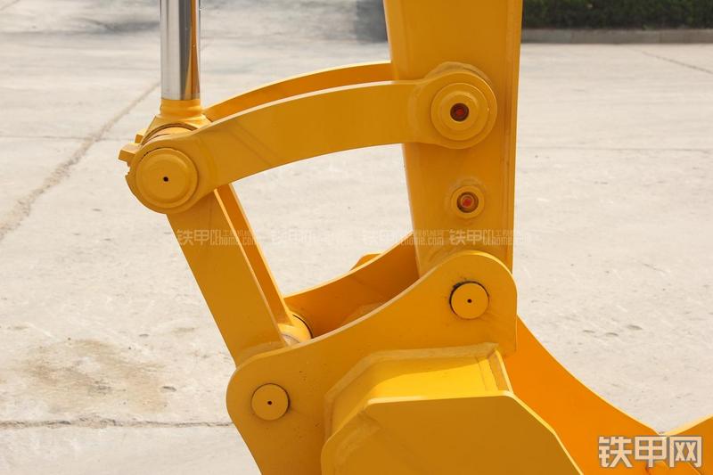 雷沃重工FR75挖掘机局部