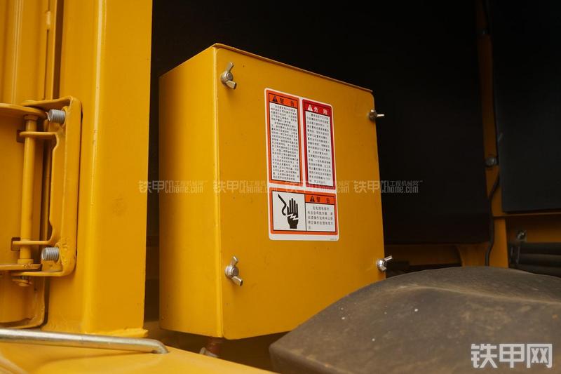 柳工CLG948E挖掘机局部