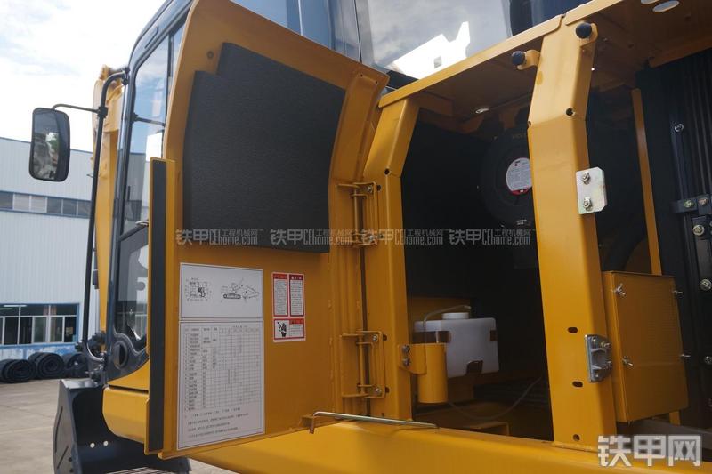 柳工CLG922E挖掘机局部