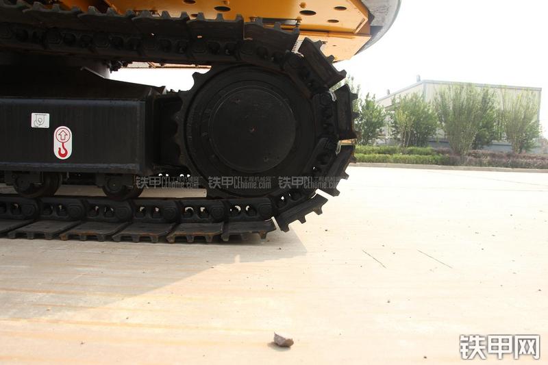 雷沃重工FR75挖掘机局部