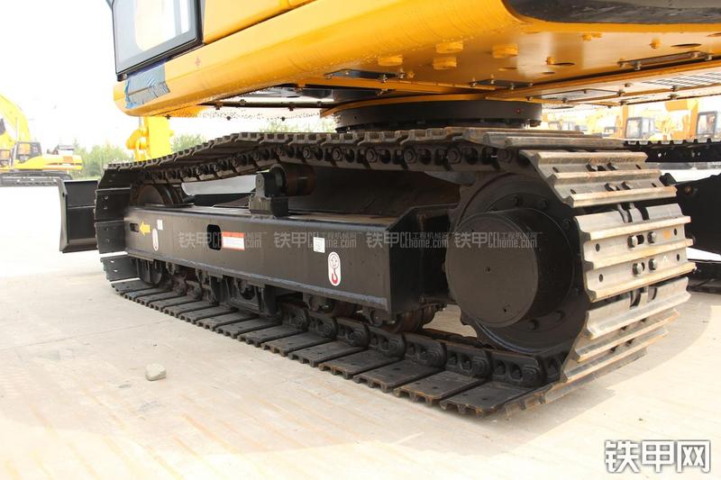 雷沃重工FR75挖掘机局部