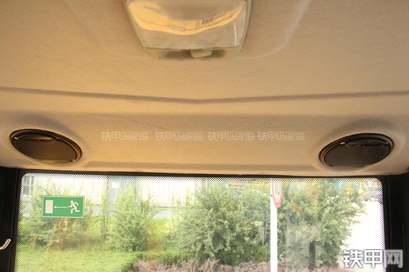 雷沃重工FR75挖掘机局部