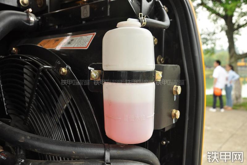 柳工CLG906D挖掘机局部