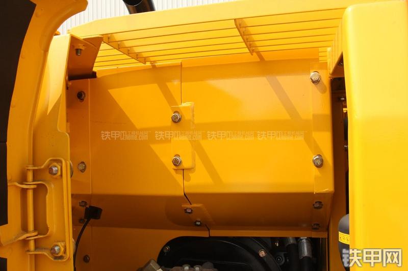 雷沃重工FR75挖掘机局部