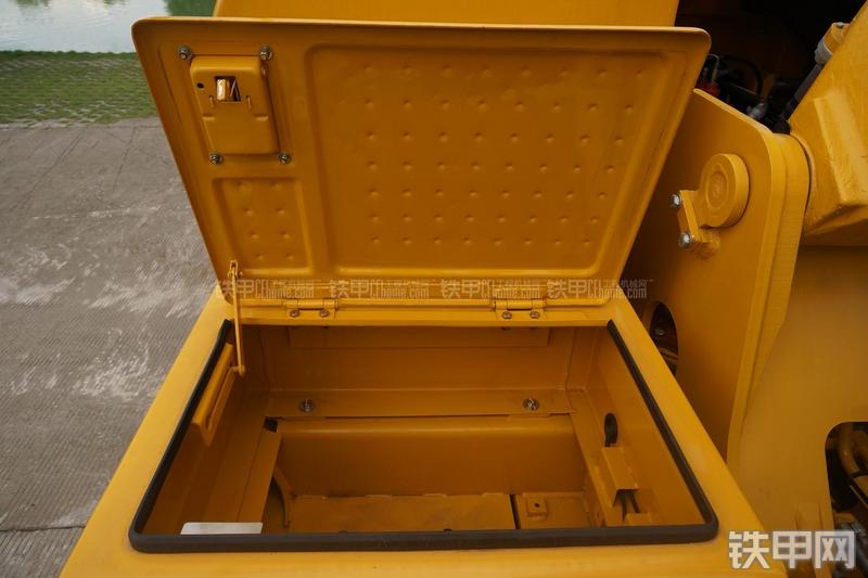 柳工CLG922E挖掘机局部