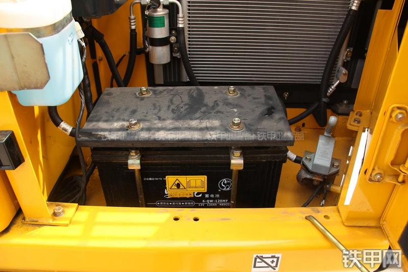 雷沃重工FR75挖掘机局部