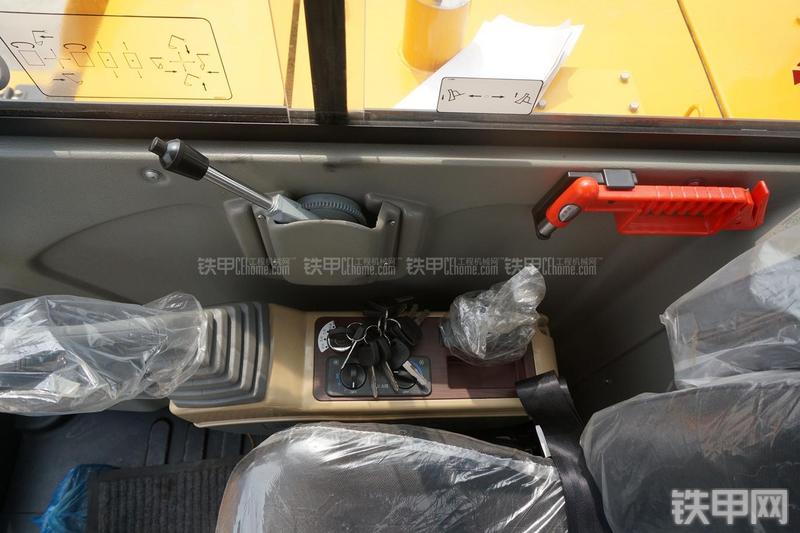 雷沃重工FR60挖掘机局部