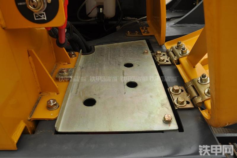 柳工CLG906D挖掘机局部