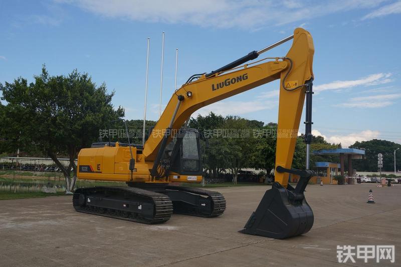 柳工CLG922E挖掘机整机外观