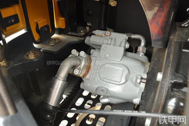 柳工CLG906D挖掘机局部