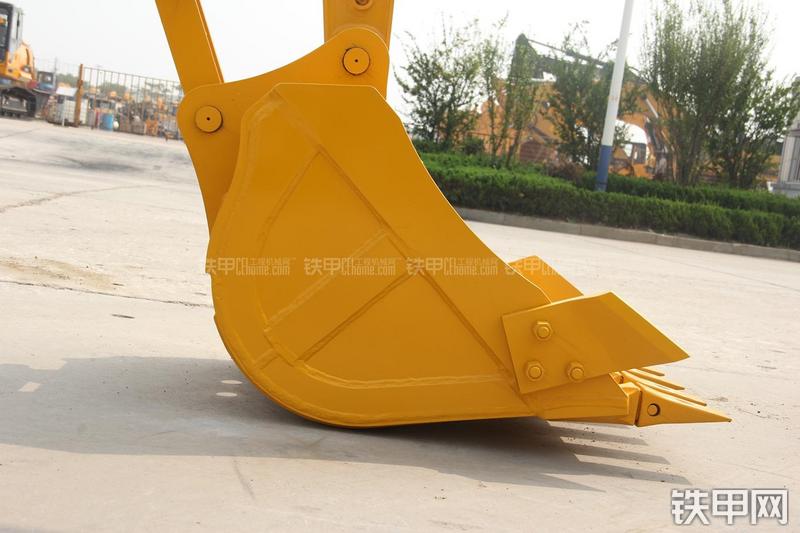 雷沃重工FR75挖掘机局部