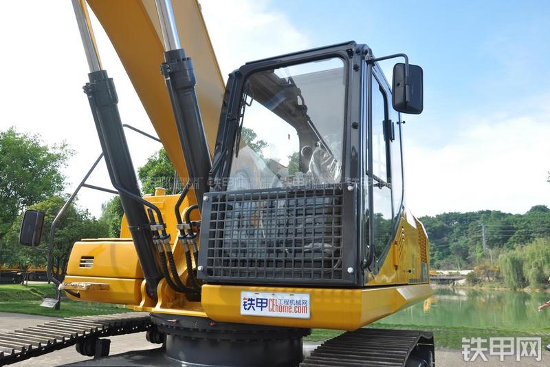 柳工CLG933E挖掘机局部