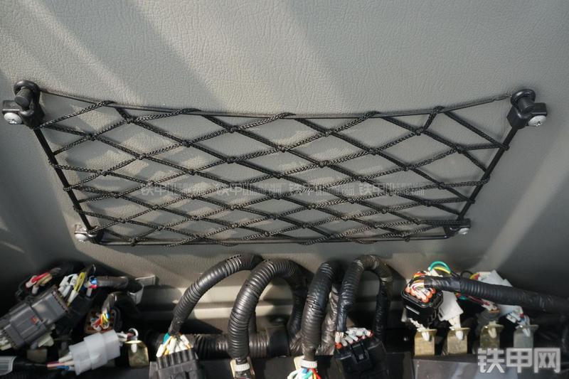 雷沃重工FR60挖掘机局部