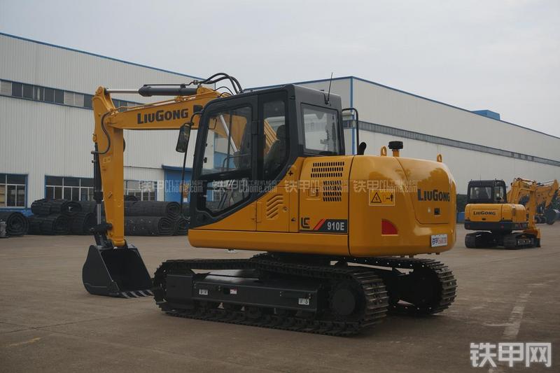 柳工CLG910E挖掘机整机外观